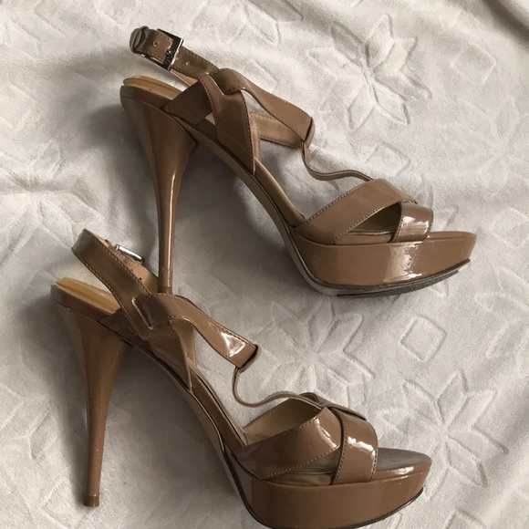 Nude Patent Leather Guess Heels sz 8 - Picture 6 of 7